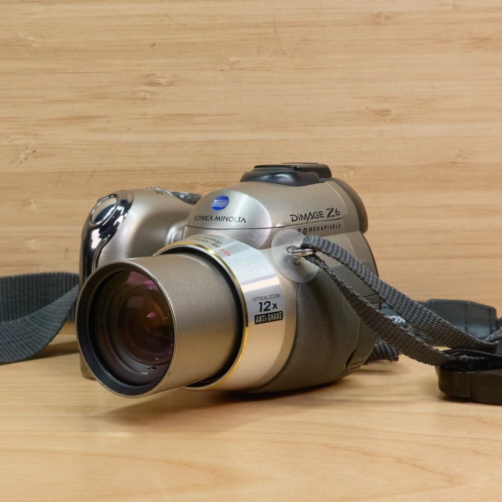 Konica Minolta DiMAGE Z6 Digital Camera / 6 MP / 12X Optical Zoom / Silver